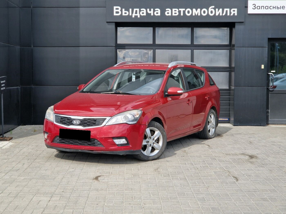 Красный Kia Ceed 2011